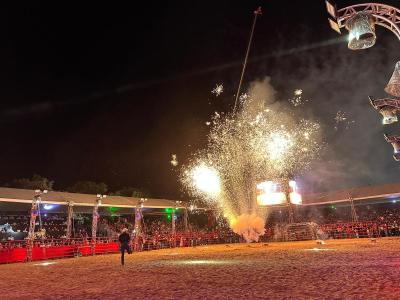 Abertura da Expoagro 2026 reúne milhares de pessoas na arena do rodeio