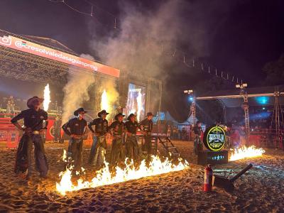 Abertura da Expoagro 2026 reúne milhares de pessoas na arena do rodeio