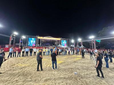 Abertura da Expoagro 2026 reúne milhares de pessoas na arena do rodeio