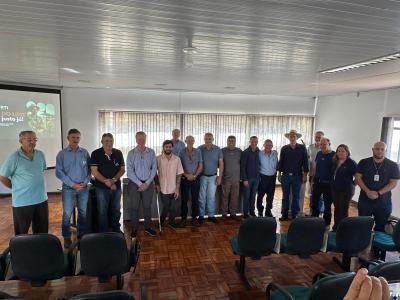 Produtores e lideranças debatem crise do leite em Laranjeiras do Sul