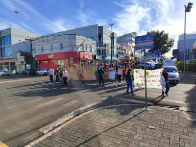 Laranjeiras do Sul realizou a Caminhada alusiva ao Maio Laranja