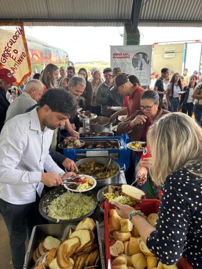 LS: Assentamento 8 de Junho celebra aniversário com almoço gratuito 