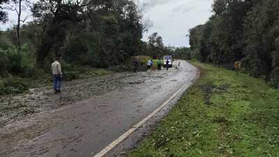 Chuva de granizo provoca bloqueios temporários na BR-158 em Rio Bonito do Iguaçu