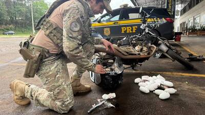 LS: PRF apreende 5,5 kg de haxixe escondidos em tanque de motocicleta 