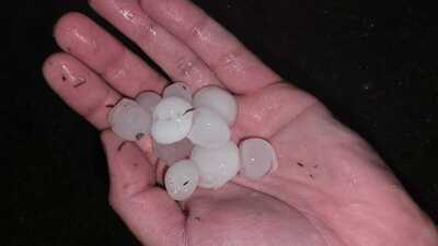 Frente fria causa chuva forte e ventos acima de 120 km/h no Paraná