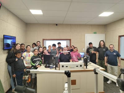 Alunos da oficina de Música do CRAS visitam a Campo FM