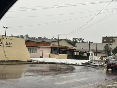 Temporal causa estragos em Laranjeiras do Sul