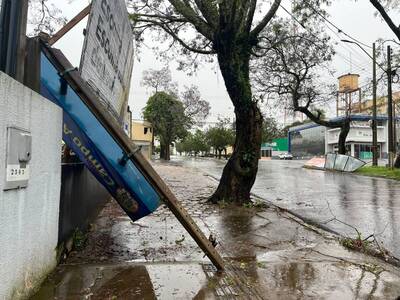 Temporal causa estragos em Laranjeiras do Sul