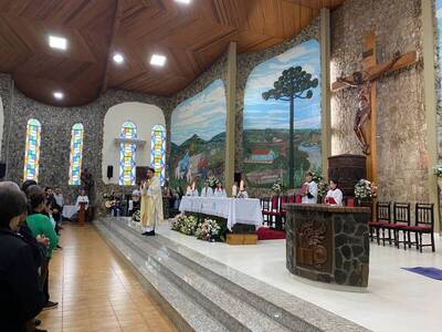 Centenas de devotos participaram da primeira Santa Missa no Santuário de Laranjeiras do Sul