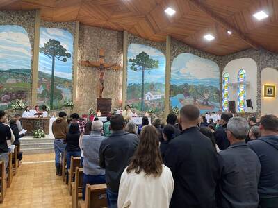 Centenas de devotos participaram da primeira Santa Missa no Santuário de Laranjeiras do Sul