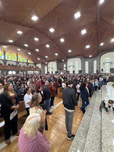 Padre Sebastião Gulart presidiu a celebração das 10h