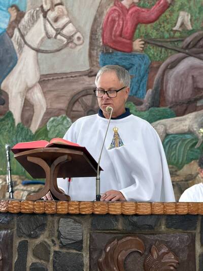Padre Sebastião Gulart presidiu a celebração das 10h