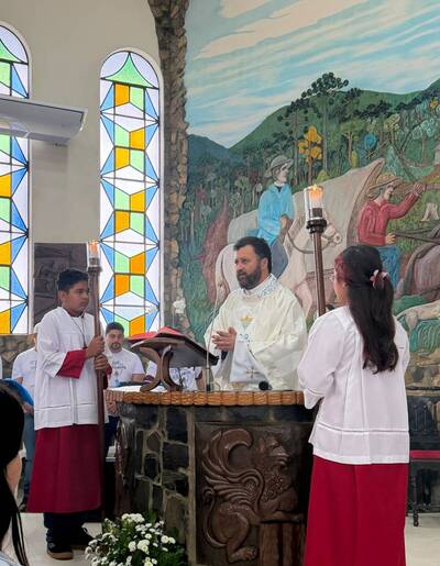 Padre Sebastião Gulart presidiu a celebração das 10h