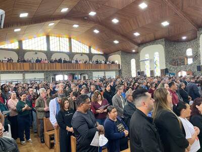 Padre Sebastião Gulart presidiu a celebração das 10h