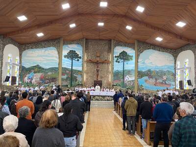 Padre Sebastião Gulart presidiu a celebração das 10h