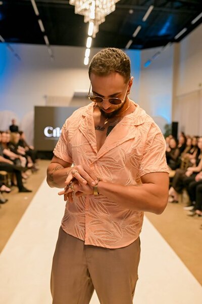 LS: Rapha Jakob celebra 17 anos de história com lançamento de coleção masculina autoral