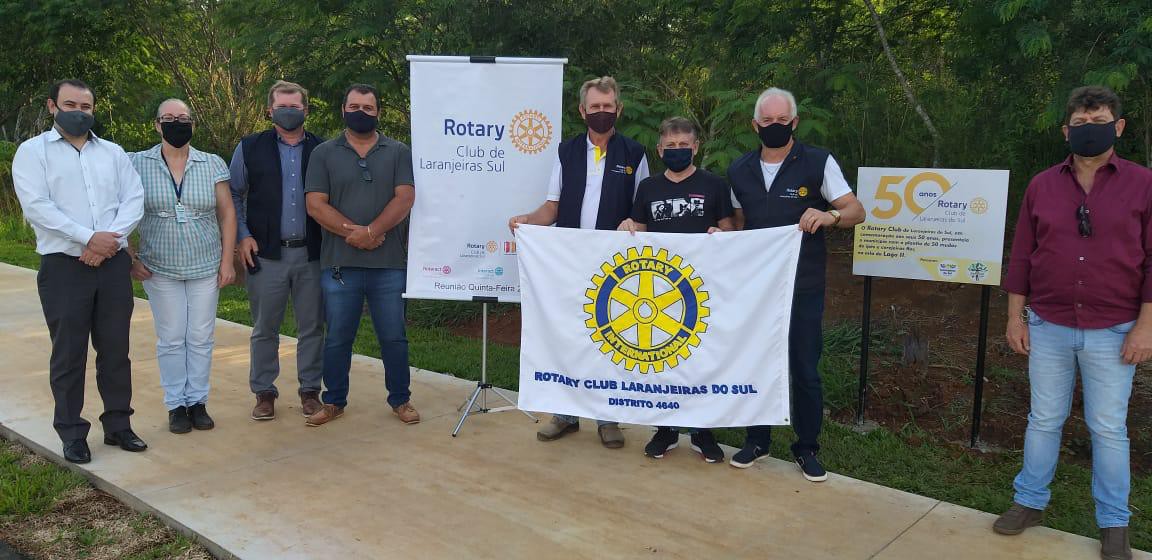 Rotary Clube de Laranjeiras do Sul desenvolve aÃ§Ã£o de plantio de mudas no Lago 2 