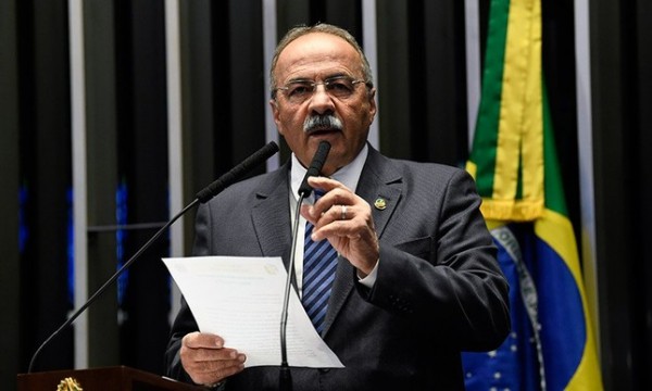 Senador Chico Rodrigues flagrado com dinheiro na cueca pede licença por 90 dias