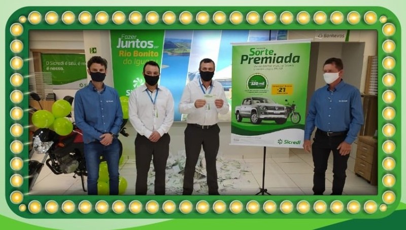 Associado do Sicredi agÃªncia de Rio Bonito do IguaÃ§u ganha uma moto 0 Km 