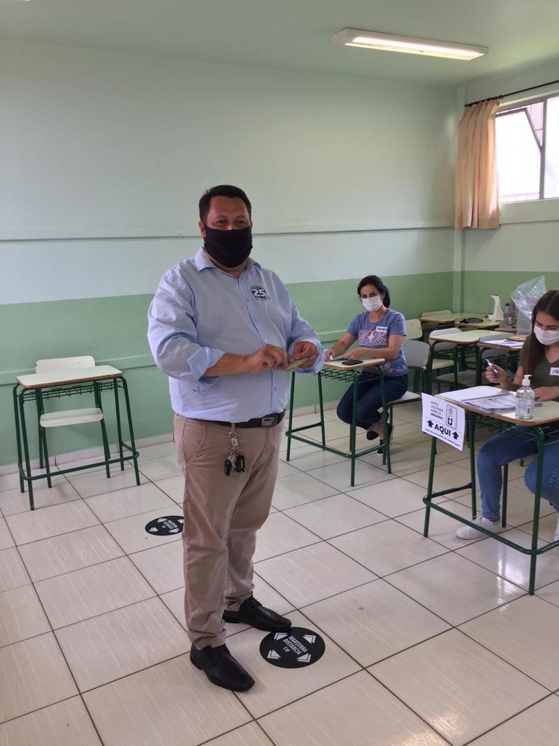 Raspinha votou no ColÃ©gio Floriano Peixoto