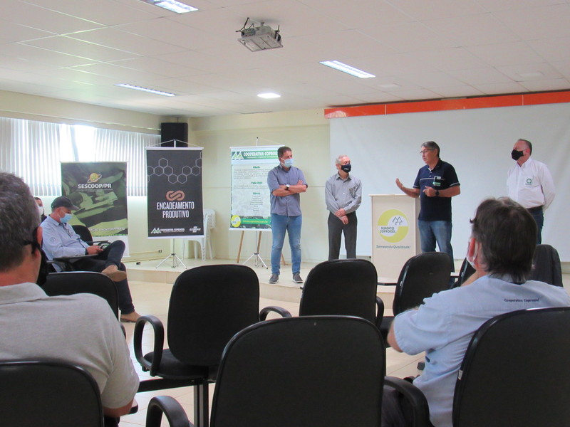CREA-PR e Coprossel firmam convÃªnio que democratiza o acesso dos produtores rurais Ã  assistÃªncia tÃ©cnica profissional