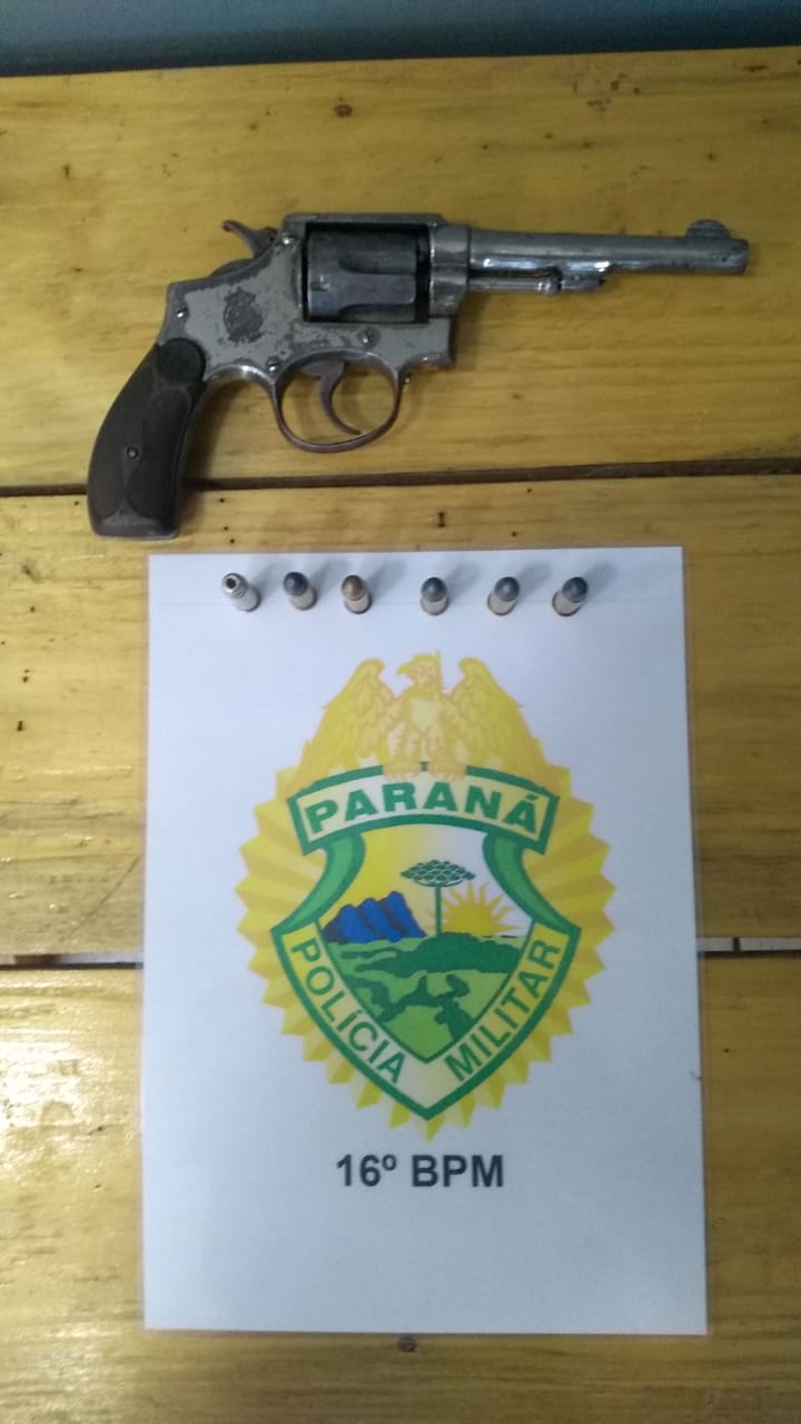 N. Laranjeiras: Homem Ã© preso com revÃ³lver na comunidade GuaraÃ­