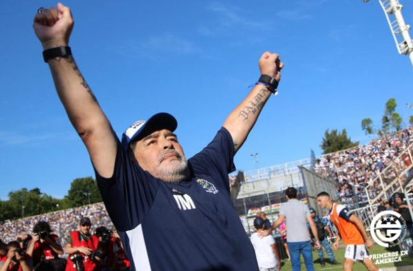 Morre aos 60 anos Diego Maradona, Ã­dolo maior do futebol argentino