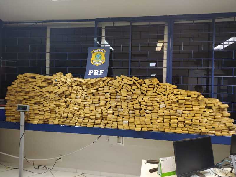 PRF apreende mais de meia tonelada de maconha em Guarapuava nesta terÃ§a-feira