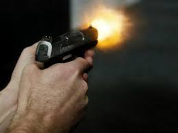 Laranjeiras: Homem é atingido por tiro no pescoço após desentendimento com dono de oficina