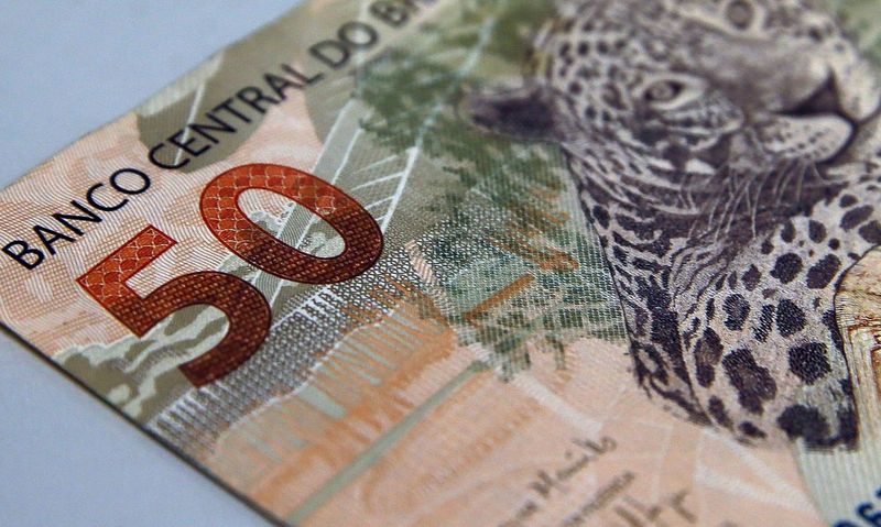 Bolsonaro anuncia aumento do salÃ¡rio mÃ­nimo para R$ 1.100
