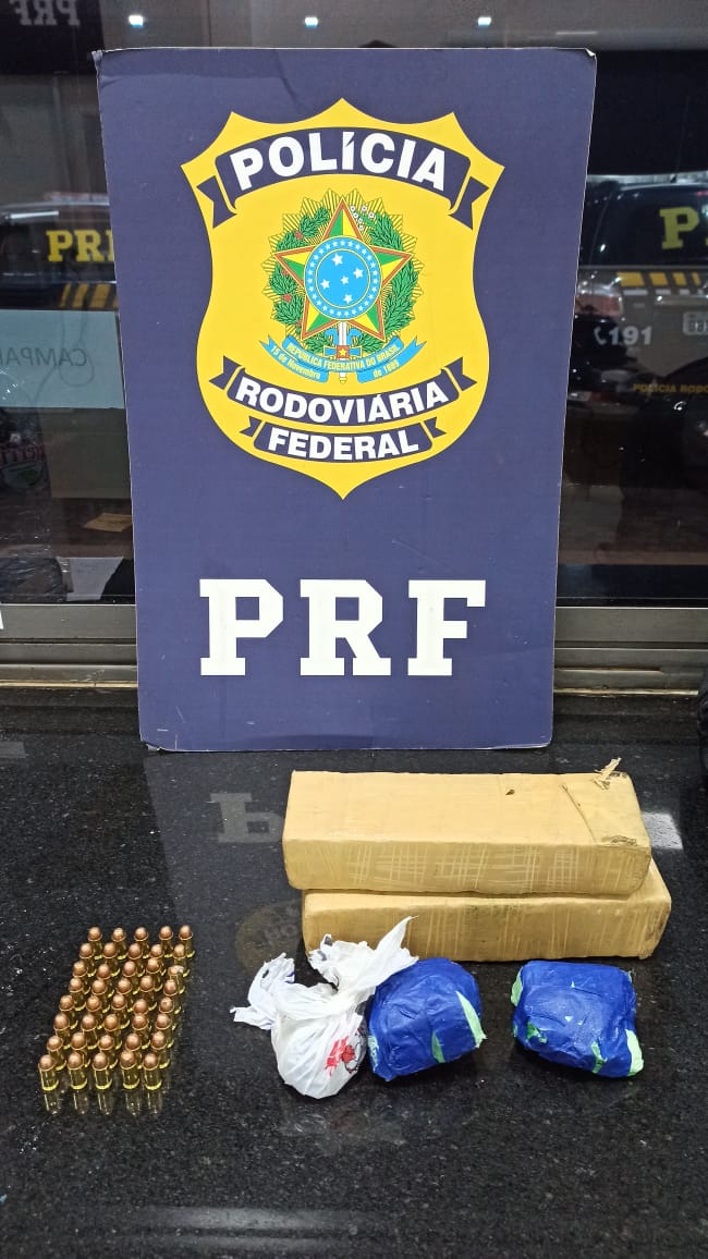 PRF apreende droga e muniÃ§Ã£o na BR 277 em Cascavel