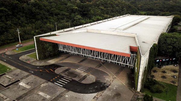 VacinaÃ§Ã£o contra a Covid-19 em Curitiba comeÃ§a Ã s 10 horas da prÃ³xima quarta-feira, dia 20 de janeiro