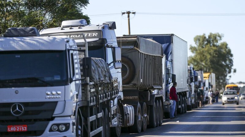 Caminhoneiros: Bolsonaro diz que governo vai zerar tarifa de importaÃ§Ã£o de pneus