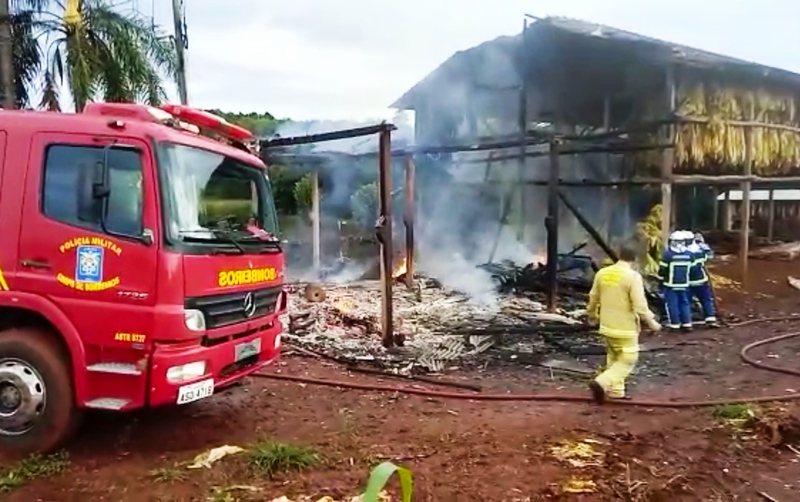 Virmond: Barracão de fumo é destruído pelo fogo no interior do município