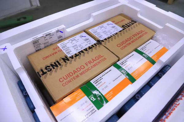 Governo inicia distribuiÃ§Ã£o da segunda dose da vacina CoronaVac no ParanÃ¡ nesta quarta