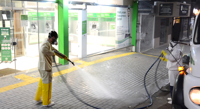 Prefeitura retoma processo de higienizaÃ§Ã£o de vias pÃºblicas e locais de grande circulaÃ§Ã£o
