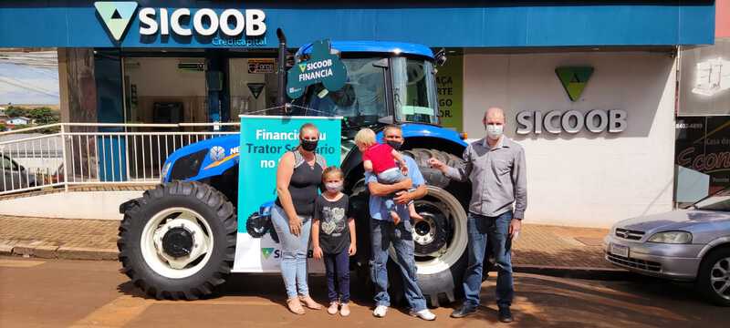 Sicoob Credicapital entrega mais um equipamento financiado pelo programa Trator SolidÃ¡rio
