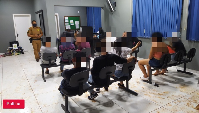 Jovens flagrados em festa clandestina sÃ£o colocados em isolamento em Rio Bonito e Cantagalo