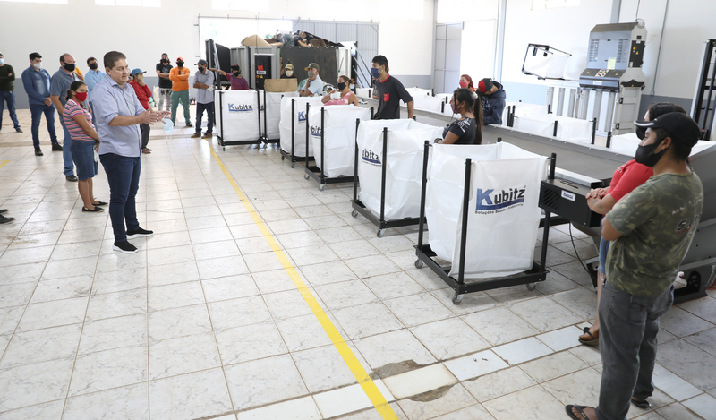 Catadores laranjeirenses recebem usina de reciclÃ¡veis cedida pela prefeitura