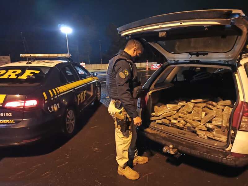 Laranjeiras: ApÃ³s fuga e perseguiÃ§Ã£o a PRF prende traficante transportando 145 kg de maconha