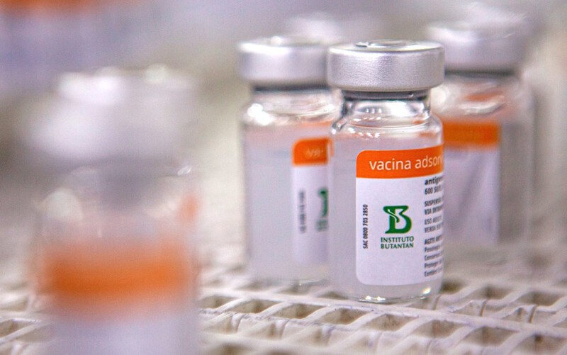 ParanÃ¡ tem 202 cidades com a aplicaÃ§Ã£o da 2Âª dose da Coronavac suspensa por falta de estoque, diz Sesa