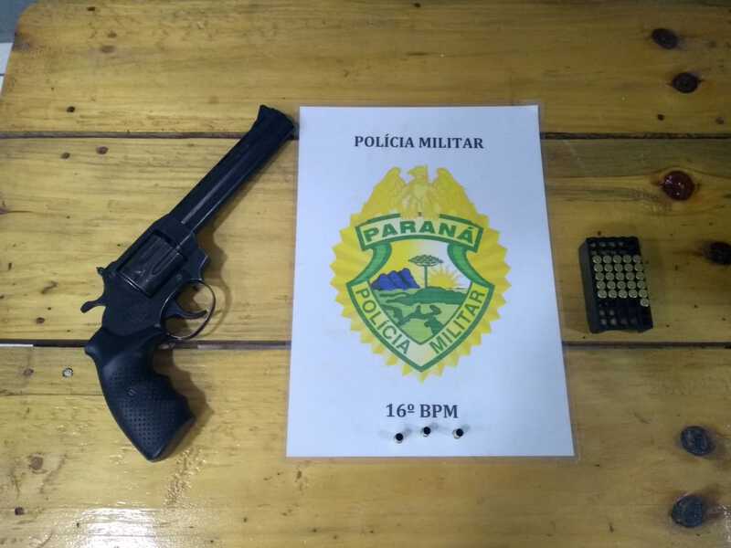 Cantagalo: Homem Ã© preso com revÃ³lver e muniÃ§Ãµes dentro de caminhonete Hilux
