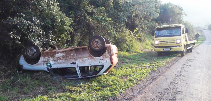 Laranjeiras: VeÃ­culo Gol capota na PR 565 entre Laranjeiras e Porto Barreiro