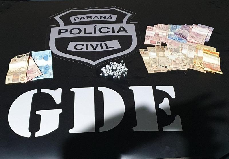 Laranjeiras: Casal de traficantes Ã© preso pela Policia Civil no bairro JoÃ£o Fernandes