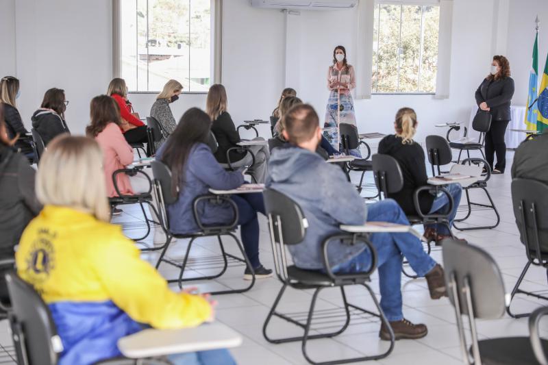 Secretaria de AssistÃªncia Social lanÃ§a campanha â€œ Sinal Vermelho contra a violÃªncia domÃ©sticaâ€