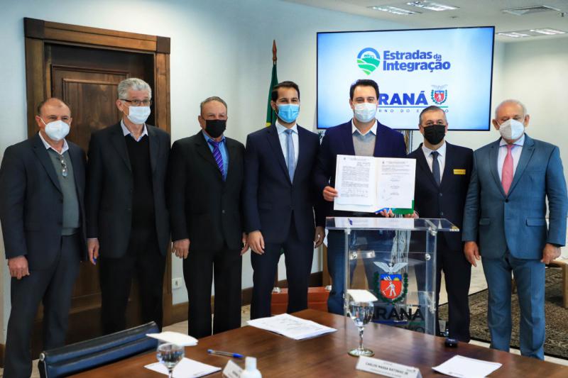 Prefeito FÃ¡bio de Nova Laranjeiras garante recursos para calÃ§amento da estrada do GuaraÃ­ atÃ© Rio da Prata