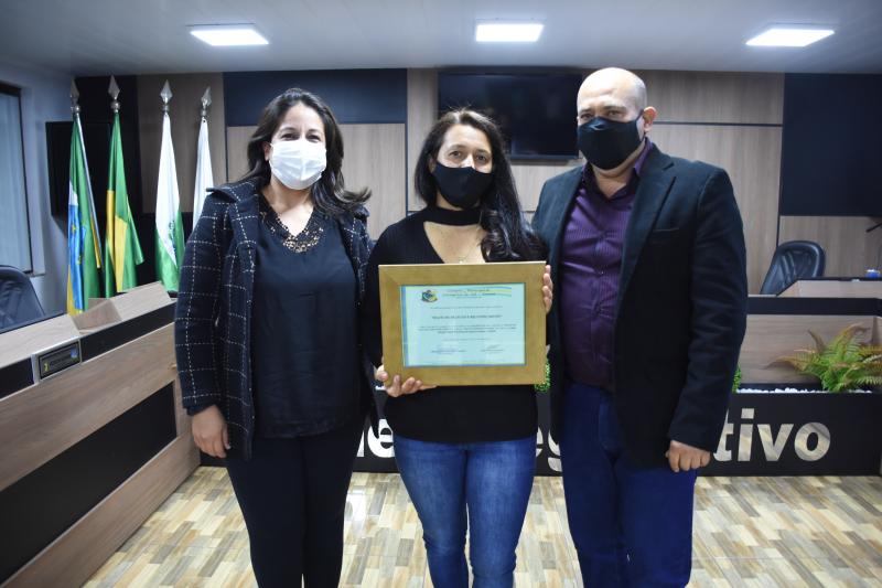 Eronice Ribeiro recebe homenagem por prÃªmio sobre a atuaÃ§Ã£o de professores na pandemia