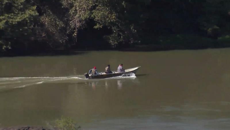 Barco vira com 9 pessoas em rio do ParanÃ¡; 6 vÃ­timas estÃ£o desaparecidas, incluindo 3 crianÃ§as