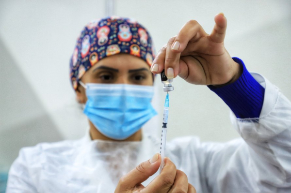 ParanÃ¡ tem mais de 64% da populÃ§Ã£o vacina com a primeira dose contra a Covid