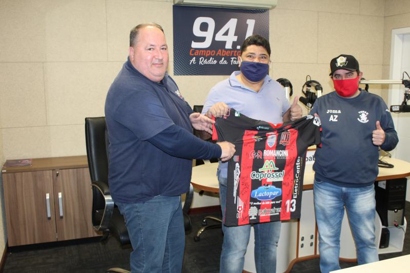 PromoÃ§Ã£o Eu Visto a Camisa realizou mais uma entrega do Manto Rubro Negro